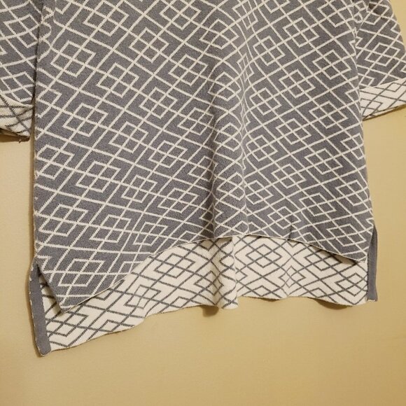 Anthropologie | Moth Gray & White Abstract Print Turtleneck Sweater (Size Small) - Picture 6 of 15
